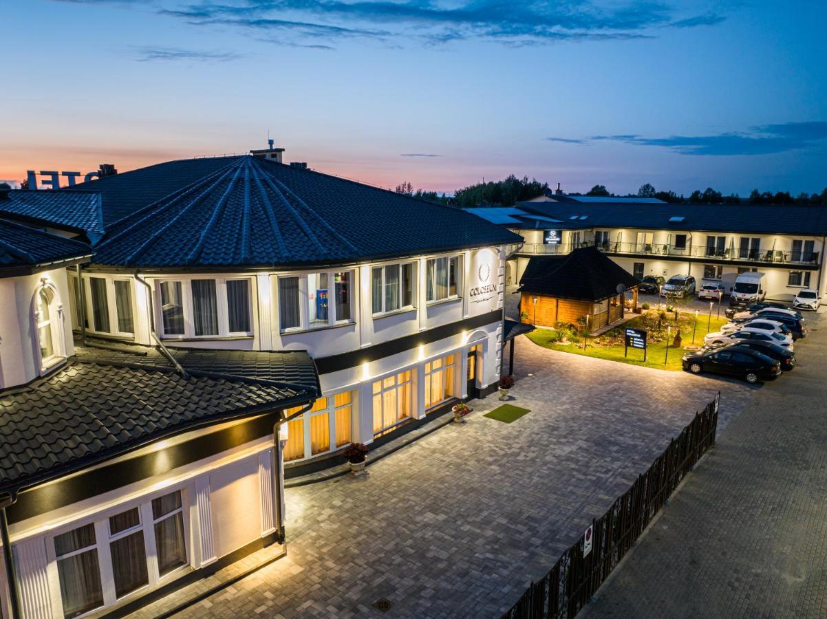 Hotel Coloseum ยาโรสวาฟ ภายนอก รูปภาพ