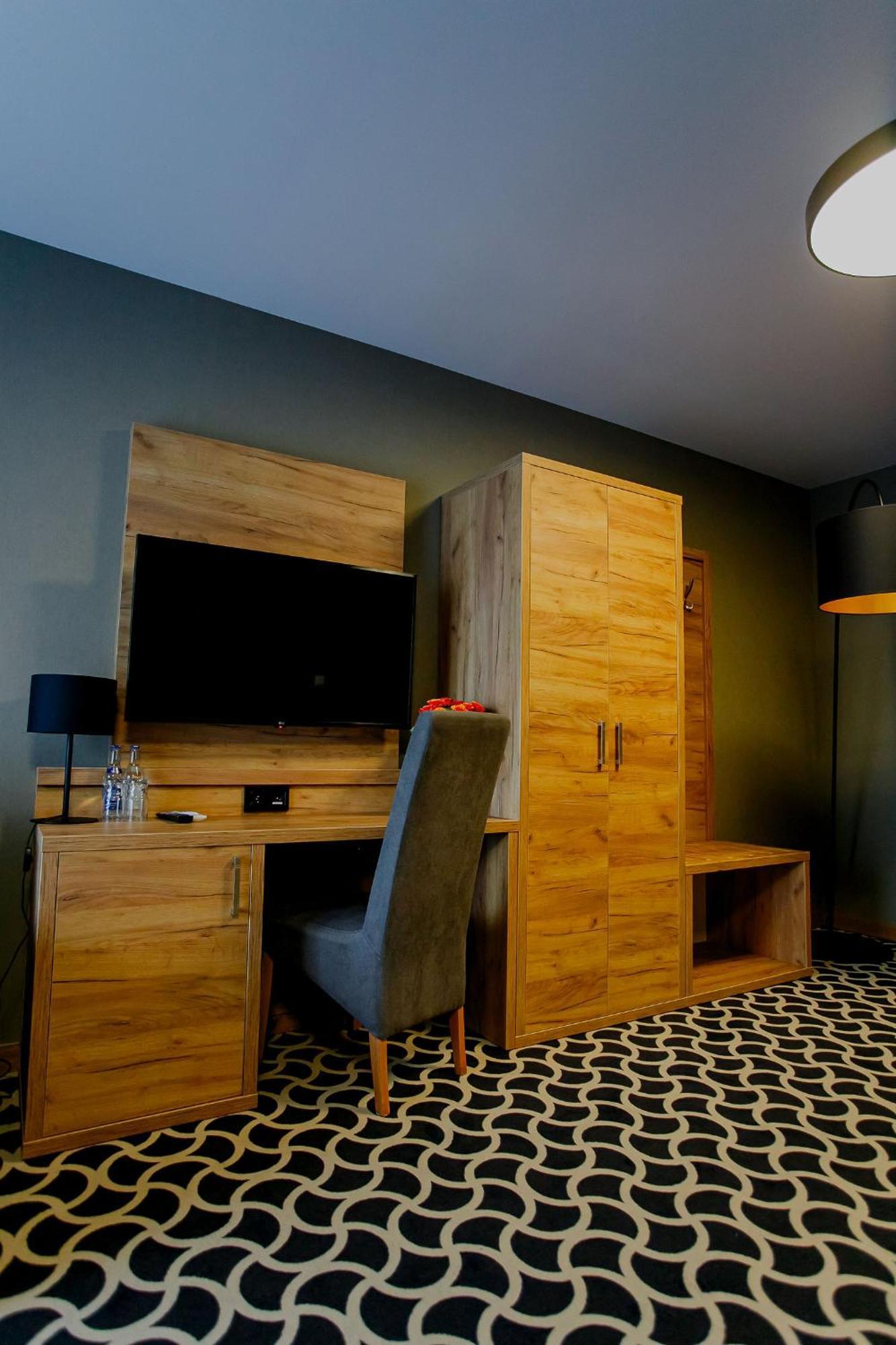 Hotel Coloseum ยาโรสวาฟ ภายนอก รูปภาพ
