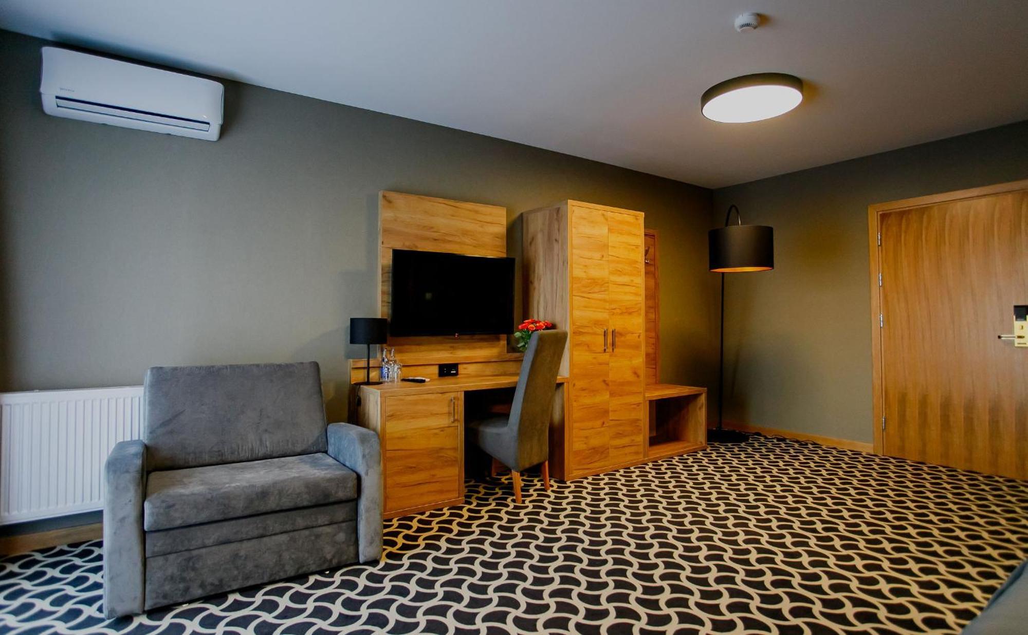 Hotel Coloseum ยาโรสวาฟ ภายนอก รูปภาพ