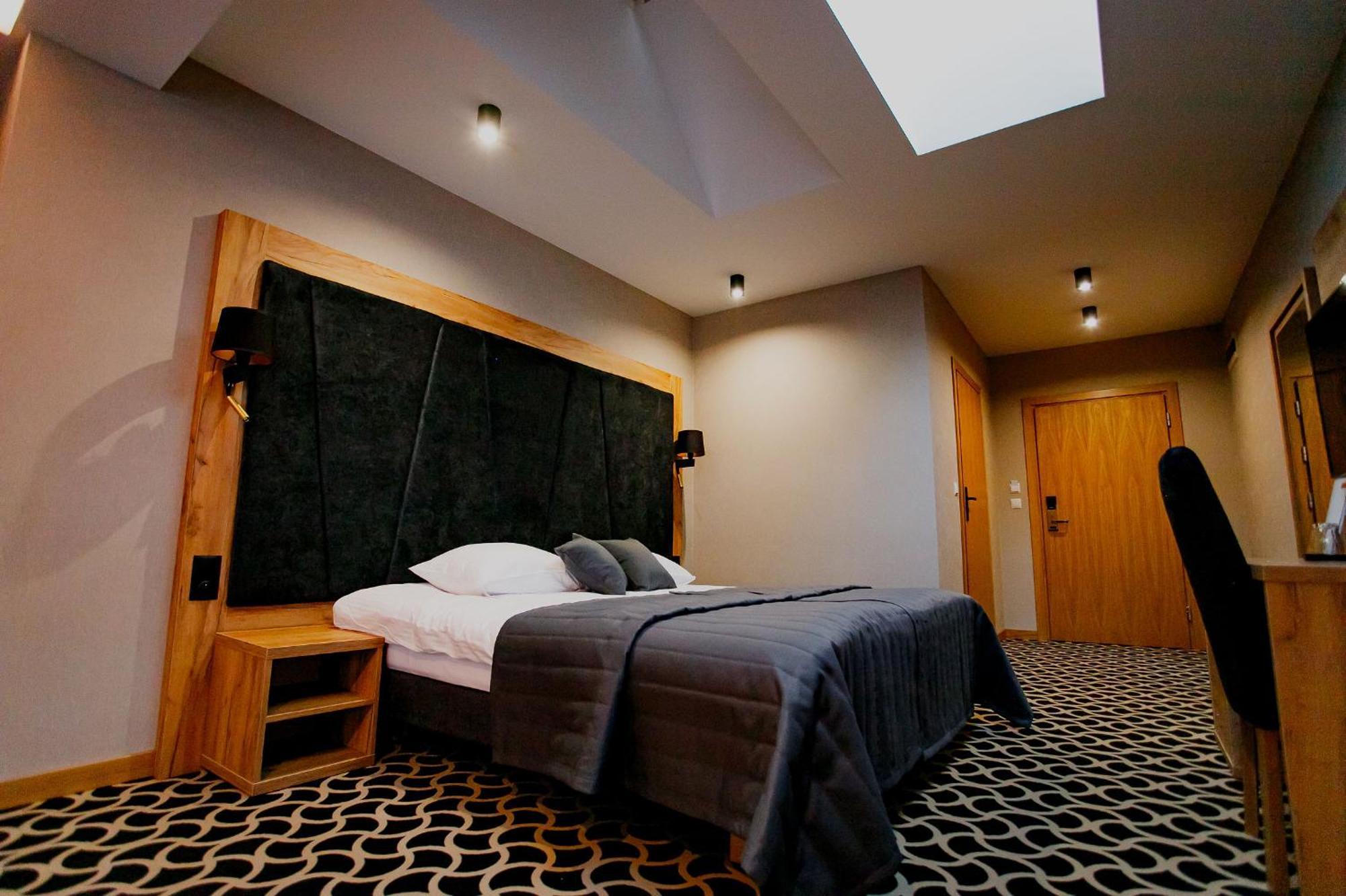 Hotel Coloseum ยาโรสวาฟ ภายนอก รูปภาพ