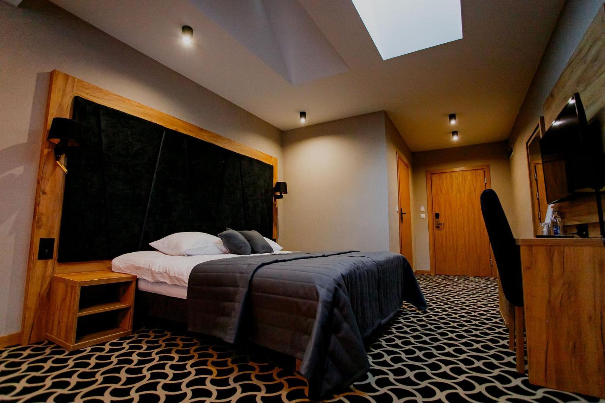 Hotel Coloseum ยาโรสวาฟ ภายนอก รูปภาพ