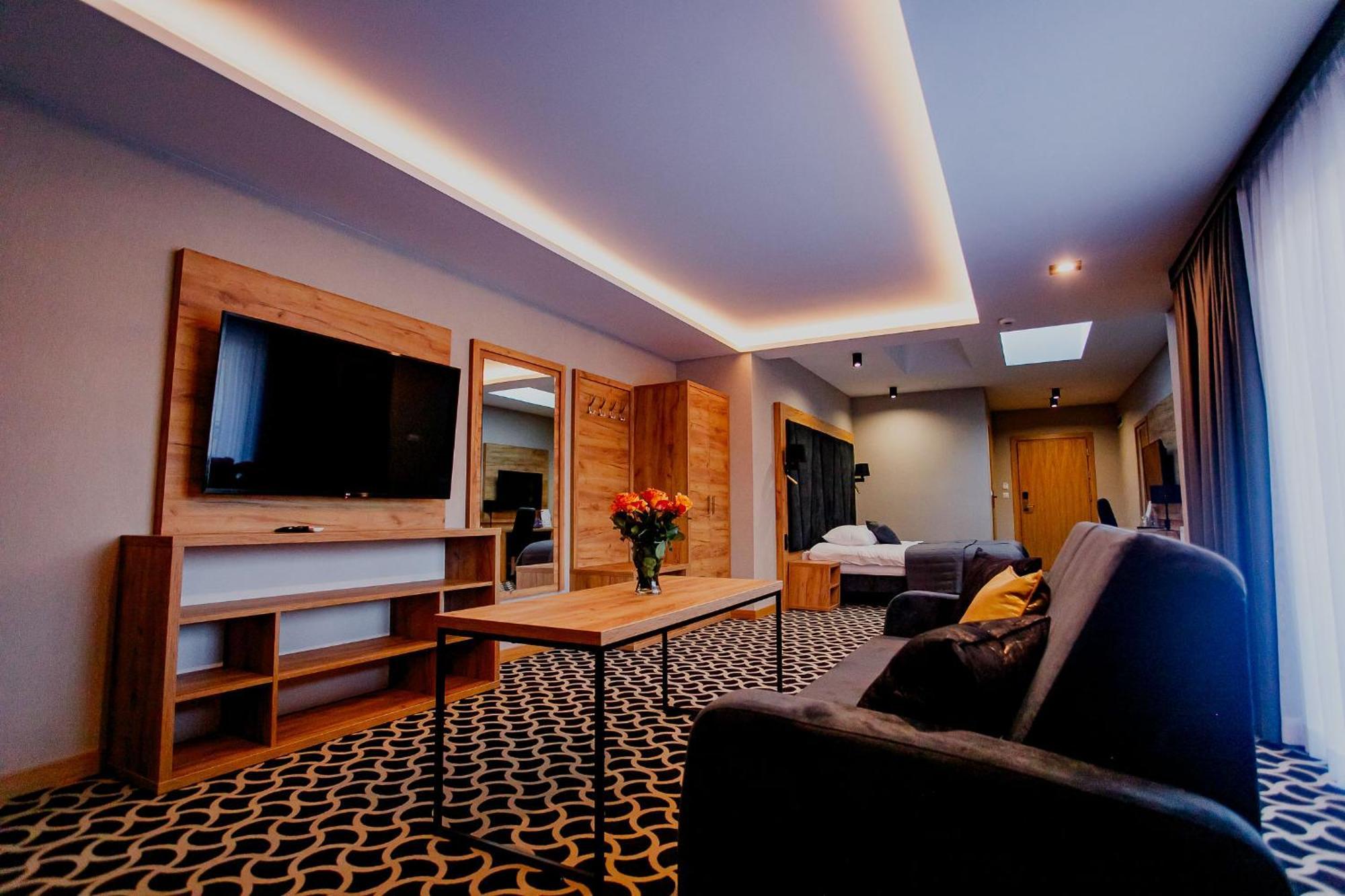 Hotel Coloseum ยาโรสวาฟ ภายนอก รูปภาพ