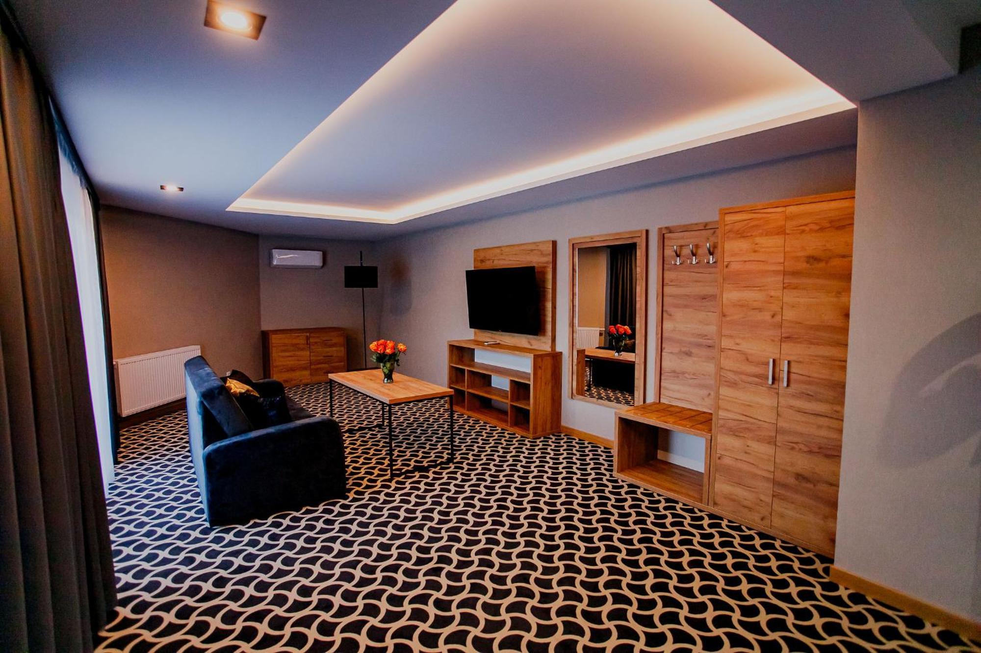 Hotel Coloseum ยาโรสวาฟ ภายนอก รูปภาพ