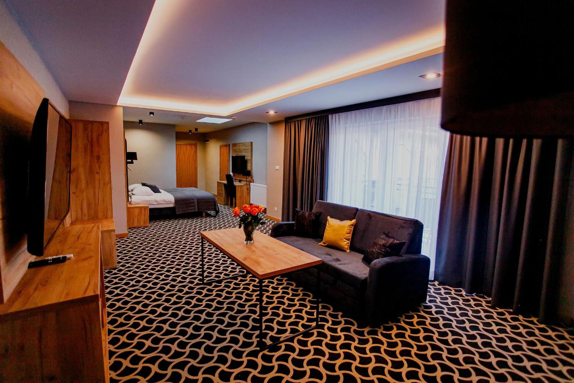Hotel Coloseum ยาโรสวาฟ ภายนอก รูปภาพ