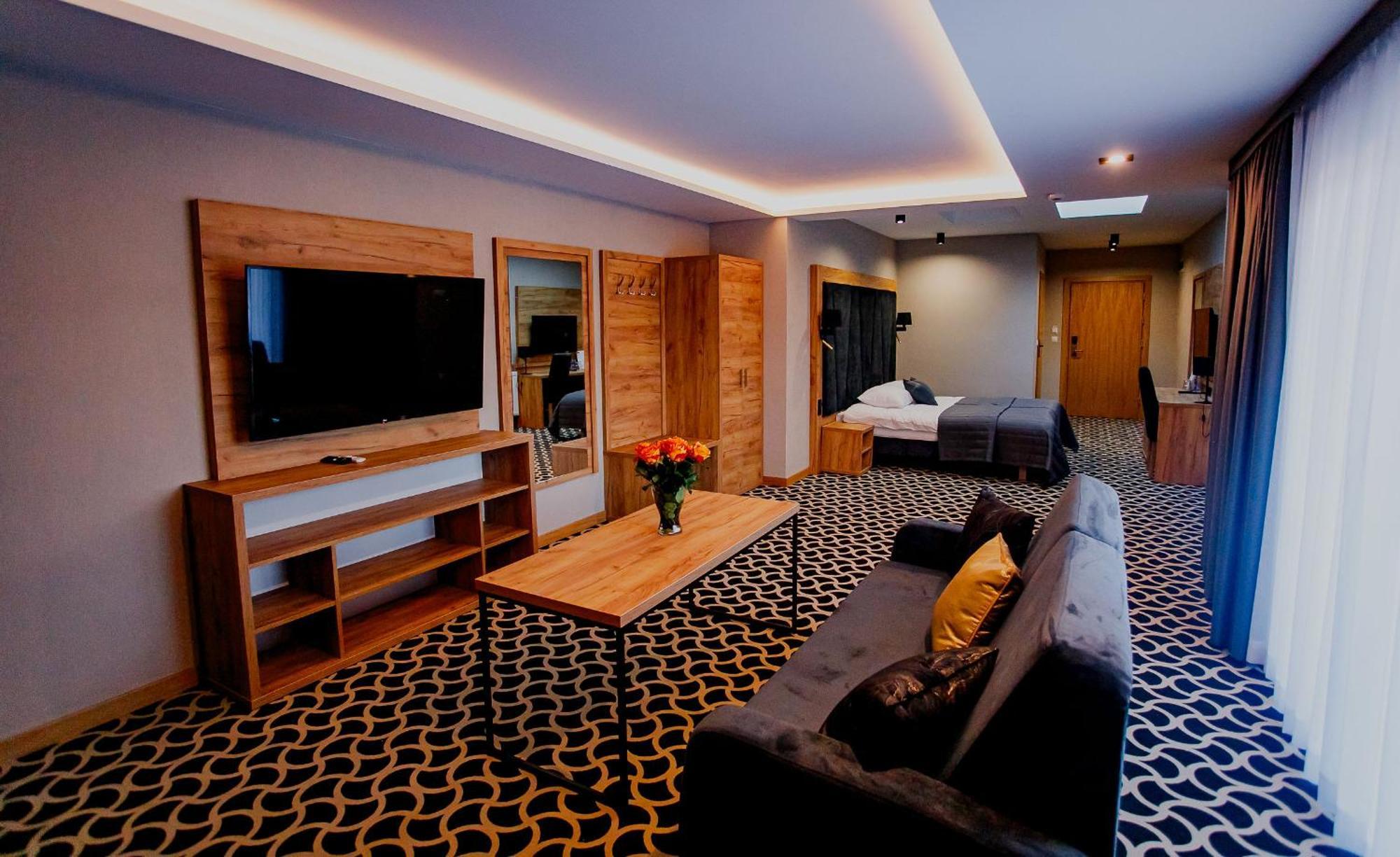 Hotel Coloseum ยาโรสวาฟ ภายนอก รูปภาพ