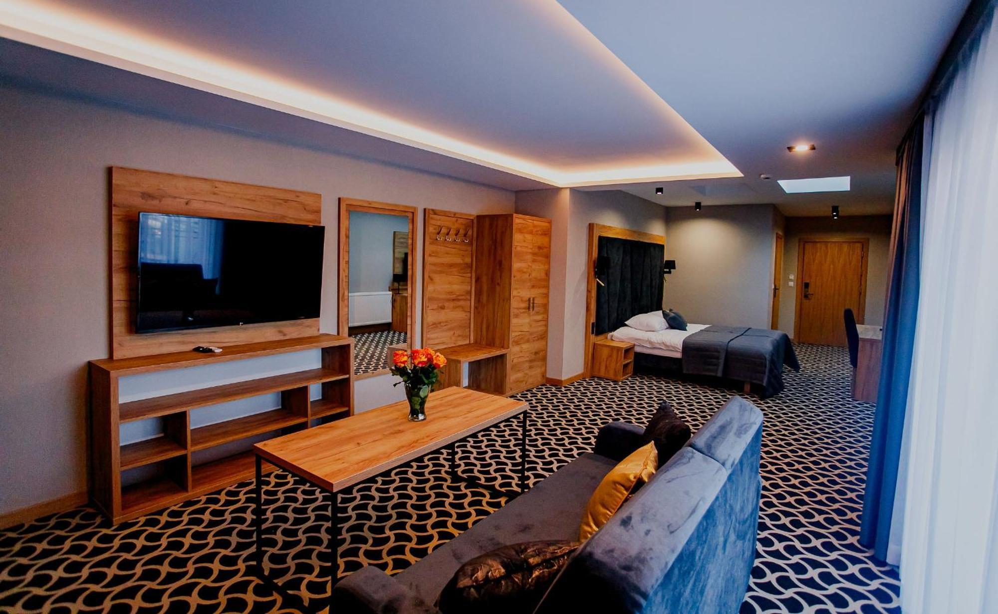 Hotel Coloseum ยาโรสวาฟ ภายนอก รูปภาพ