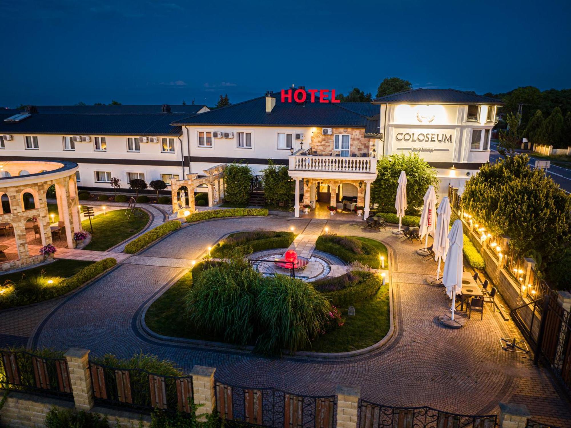 Hotel Coloseum ยาโรสวาฟ ภายนอก รูปภาพ